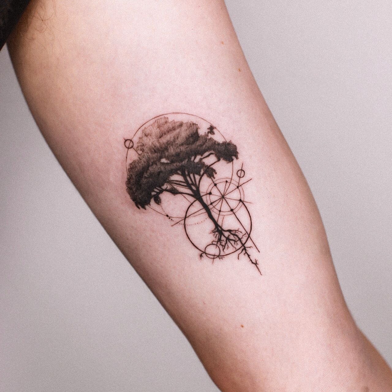 Tree Design by Bailey 🌳 
&bull;
&bull;
&bull;
DM/Email or Call the shop to schedule your next appointment!
&bull;
&bull;
&bull;
#tattoo #tattoos #torontotattoo #torontoartist #artist #tattooartist #tattooshop #shop #art  #vaughan #vaughantattoo #tat